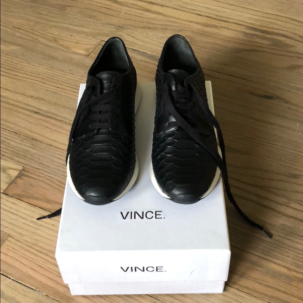 Women’s sz 6.5 Vince Rayner shoes